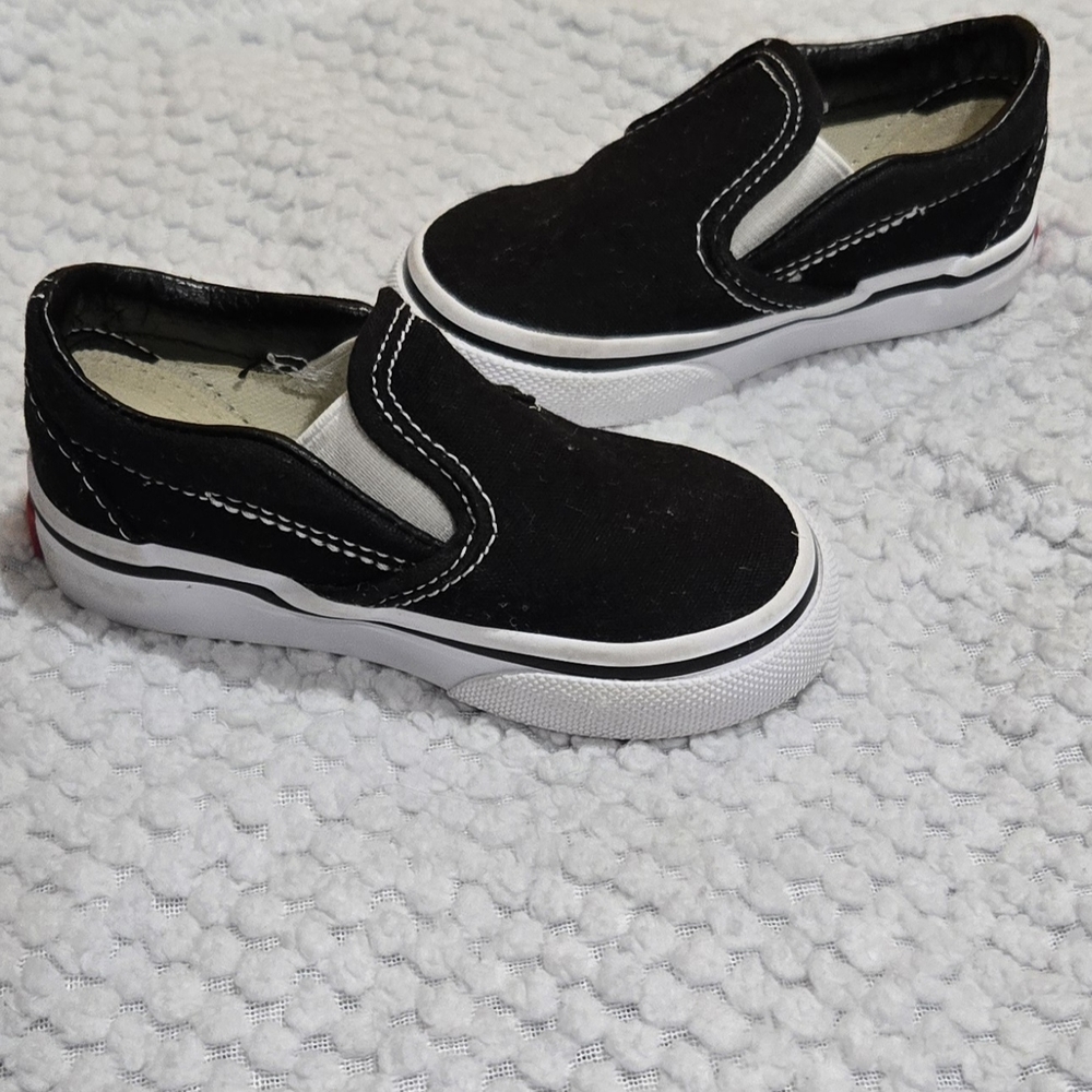 Vans Toddler Black Slip-On Shoes - Picture 2 of 7